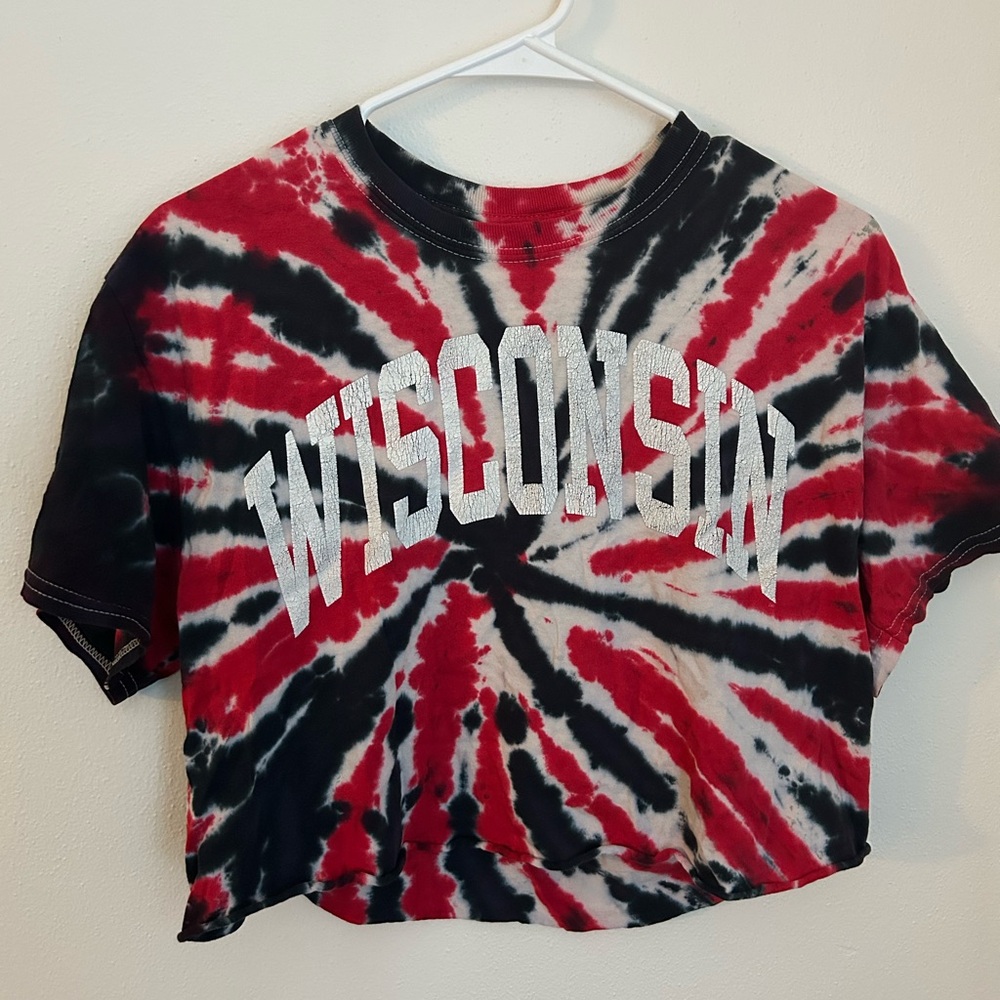 WISCONSIN raw hem tie dye crop top